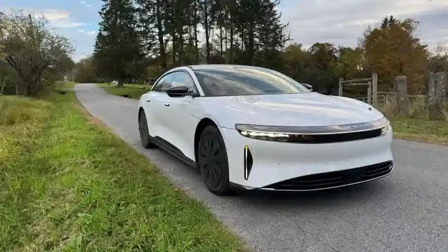 Lucid Air Pure отзывают из-за риска потери хода: что случилось с инвертором
