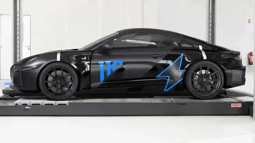 Alpine A110 EV: когда электричка обязана уметь в боком