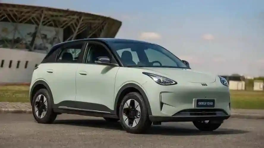 Маленький хэтчбек, который обогнал Tesla: почему Geely E2 стал самым продаваемым авто в Китае
